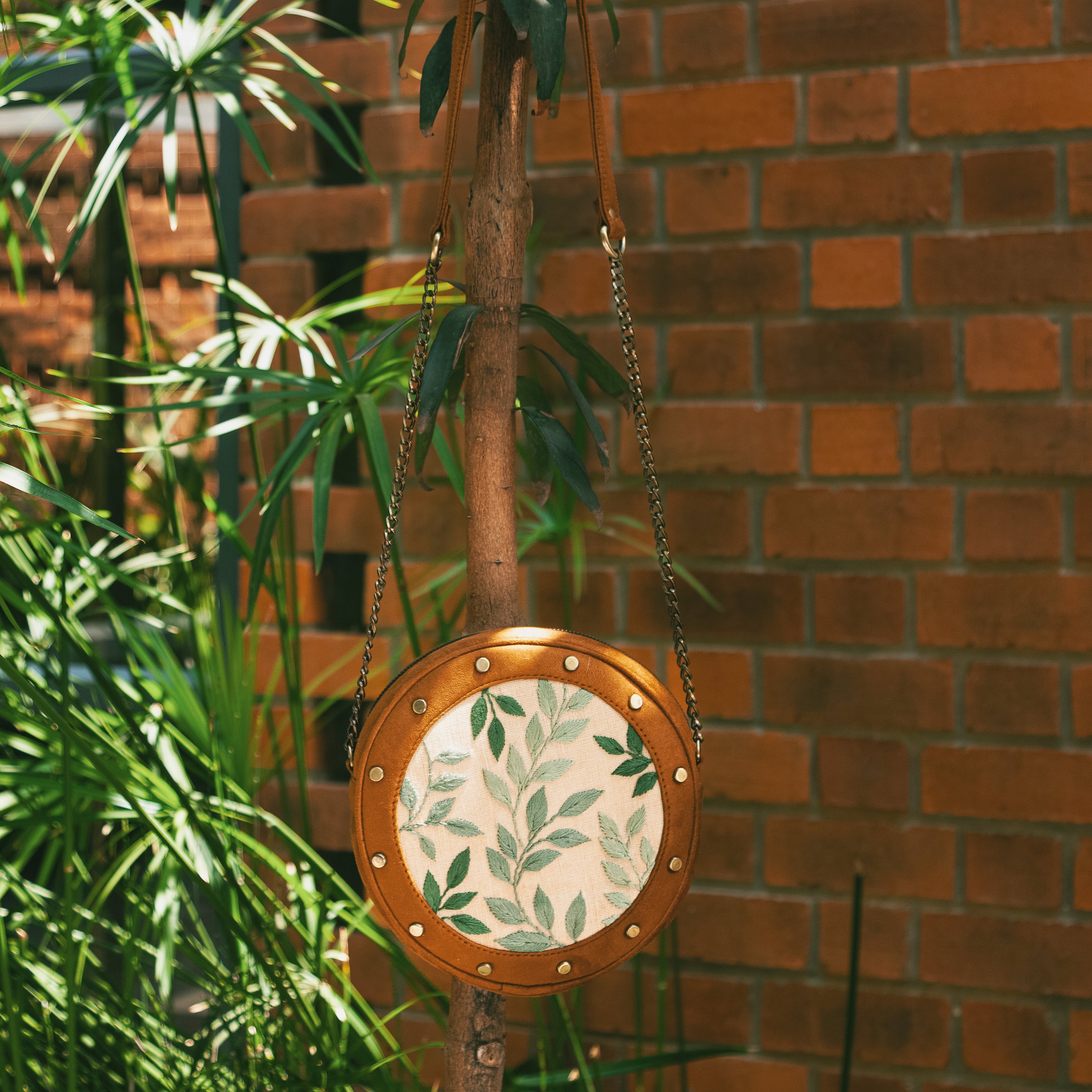 Leafy Tan Round Sling