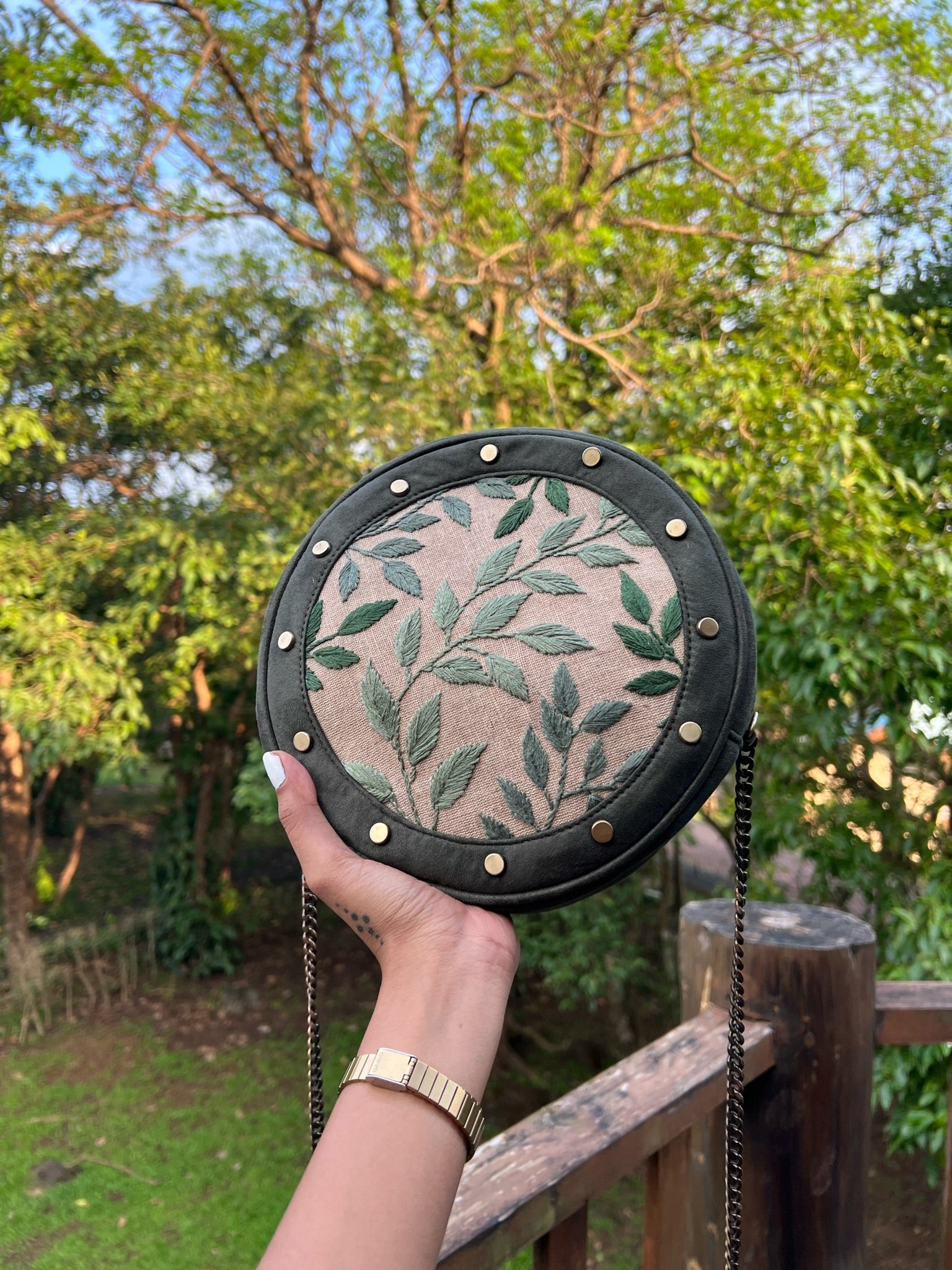 Leafy Green Round Stud Bag