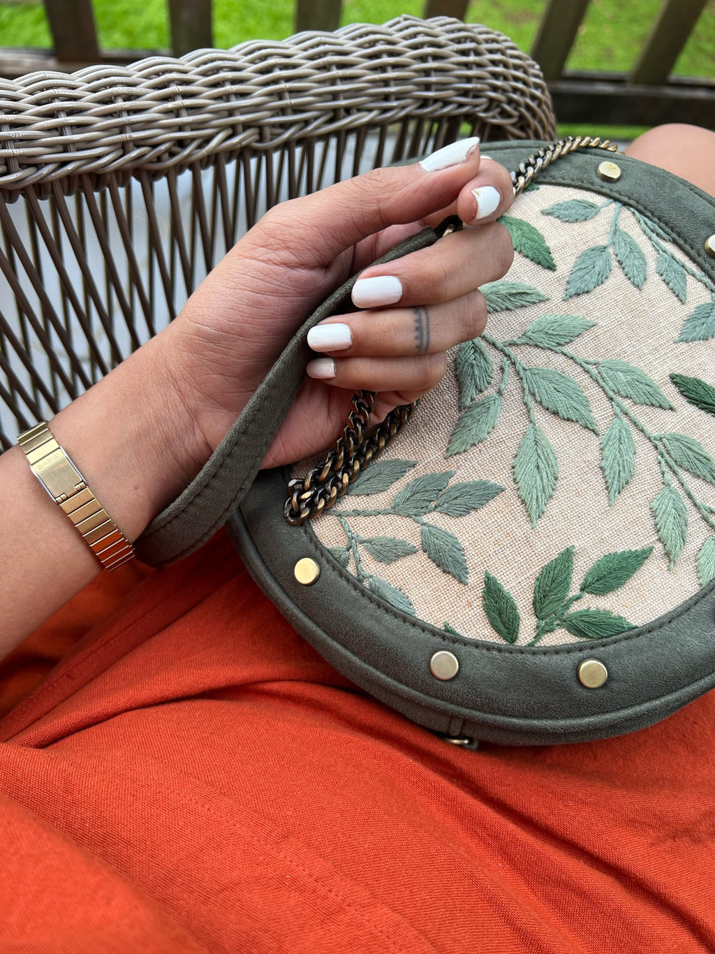 Leafy Green Round Stud Bag