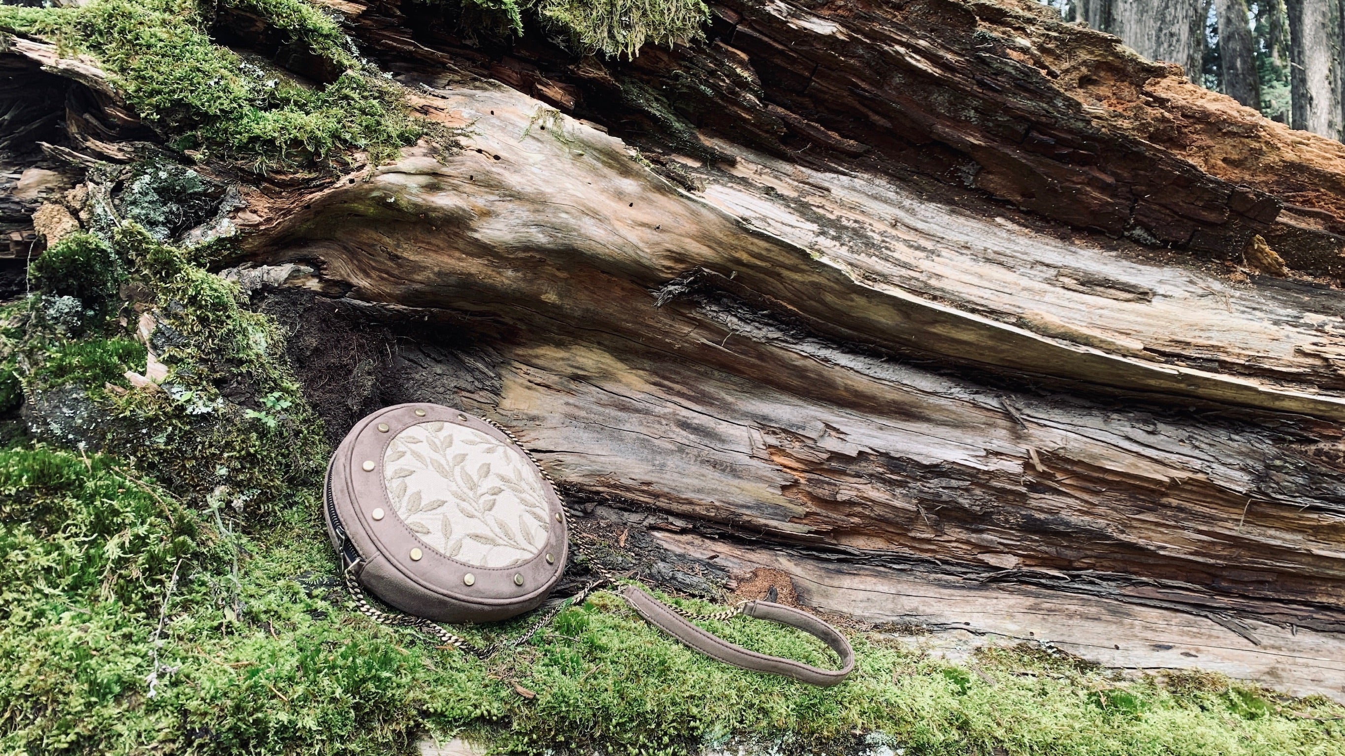 Leafy Grey Round Sling Bag