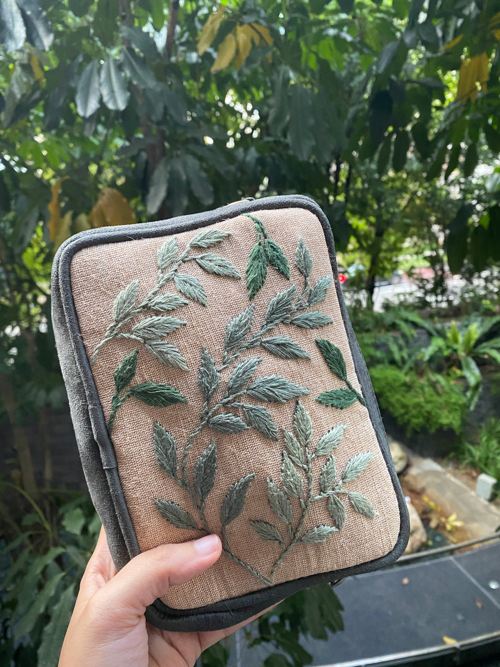Leafy Rectangular Sling