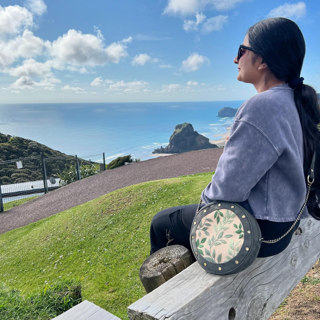 Leafy Green Round Stud Bag